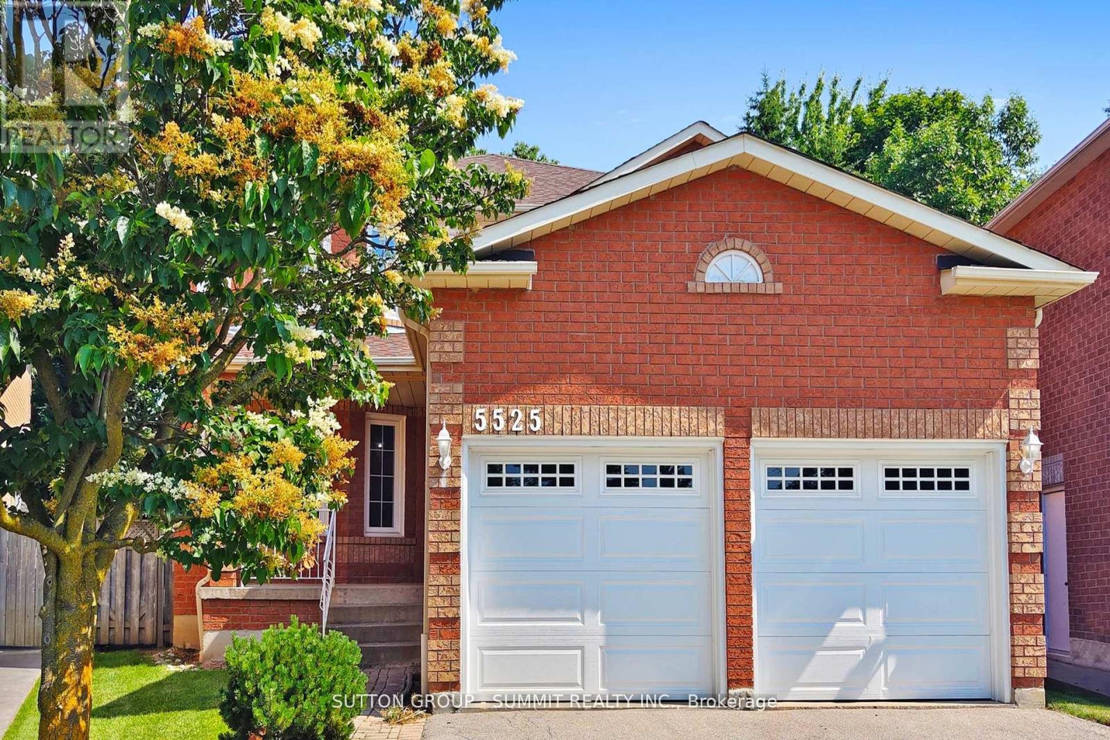 Detached at 5525 FLEUR-DE-LIS, Mississauga (Hurontario)