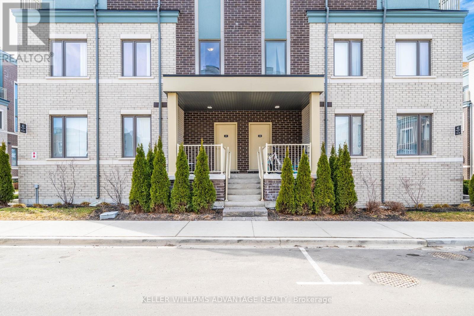 Townhouse at 129 - 40 WILLIAM JACKSON WAY, Toronto