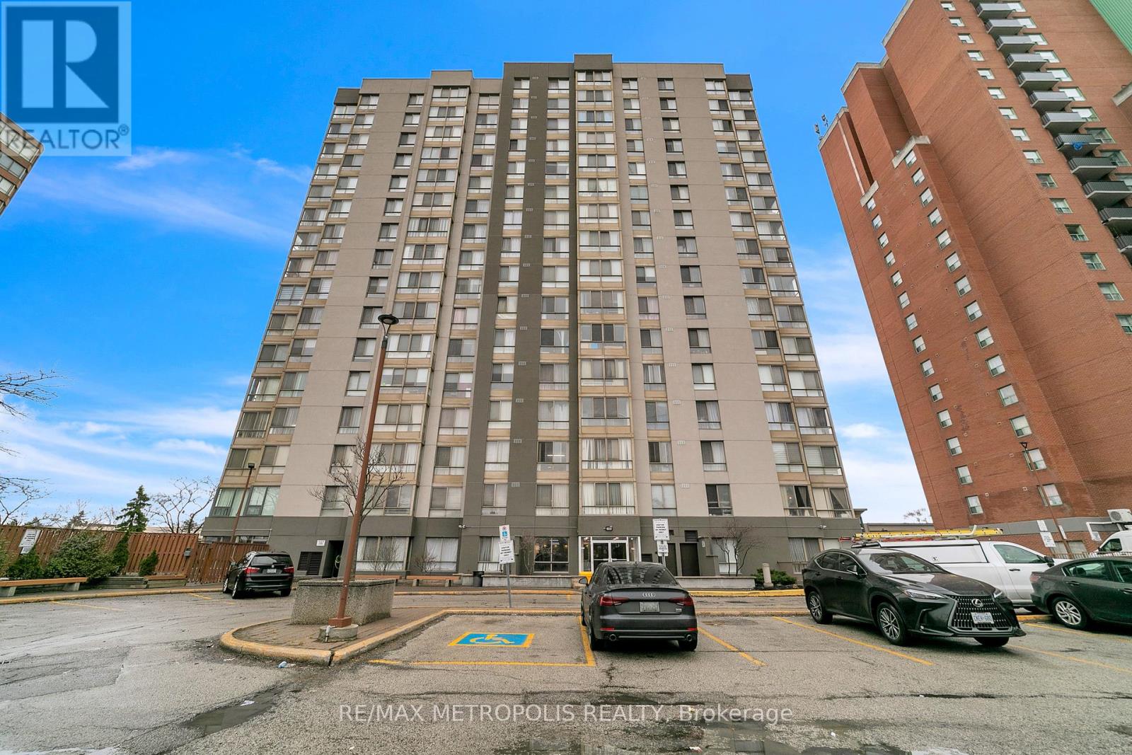 Apartment at 1604 - 2470 EGLINTON AVENUE W, Toronto (Beechborough-Greenbrook)