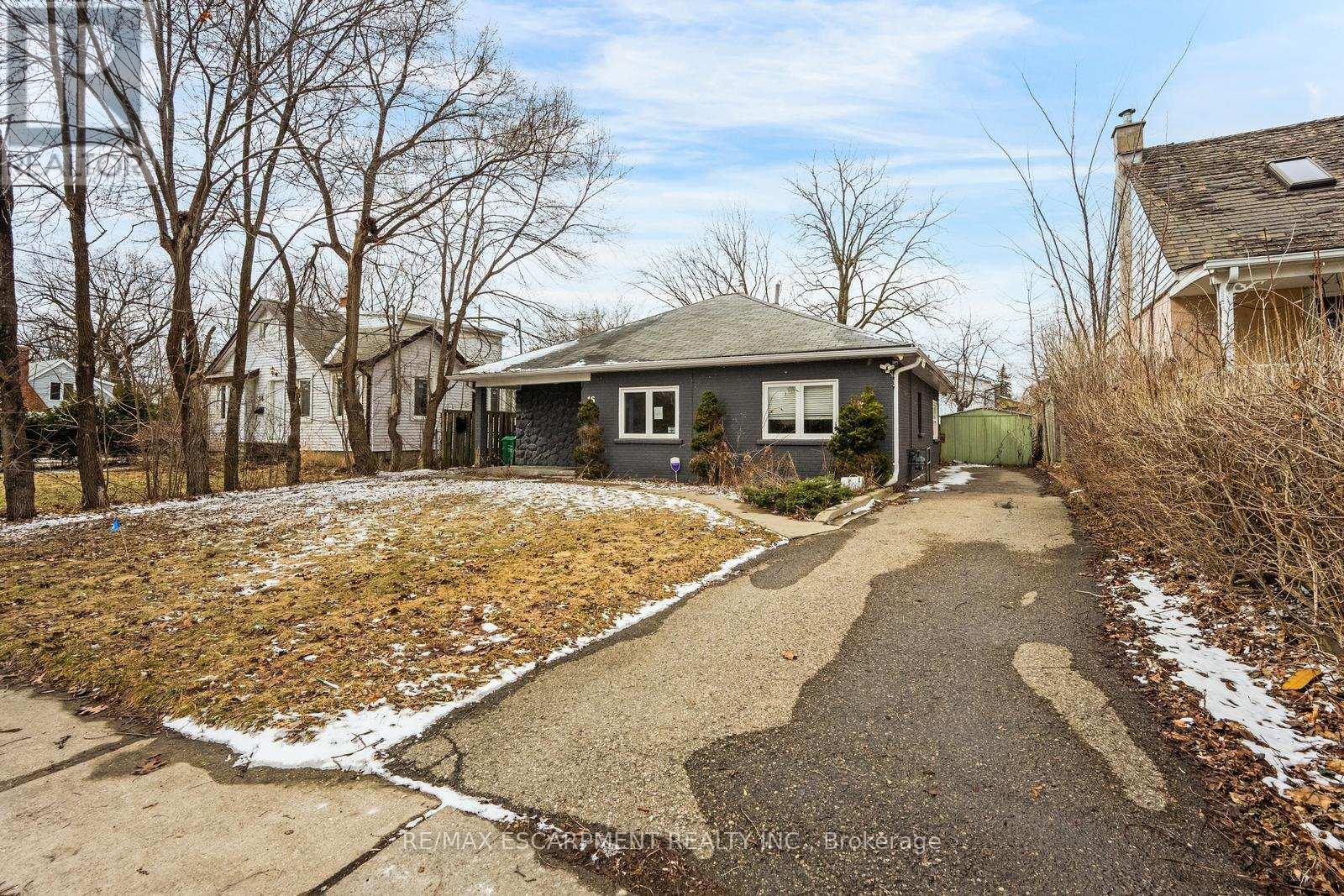 Detached at 16 WOODWARD AVENUE, Brampton (Brampton North)