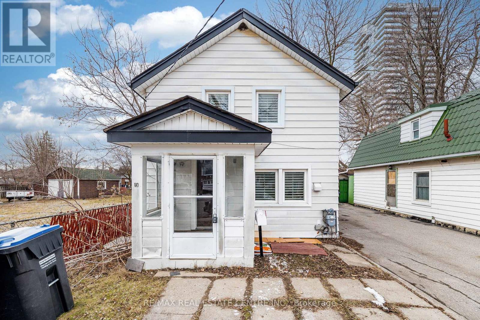 Detached at 18 HILLCREST AVENUE, Brampton (Queen Street Corridor)