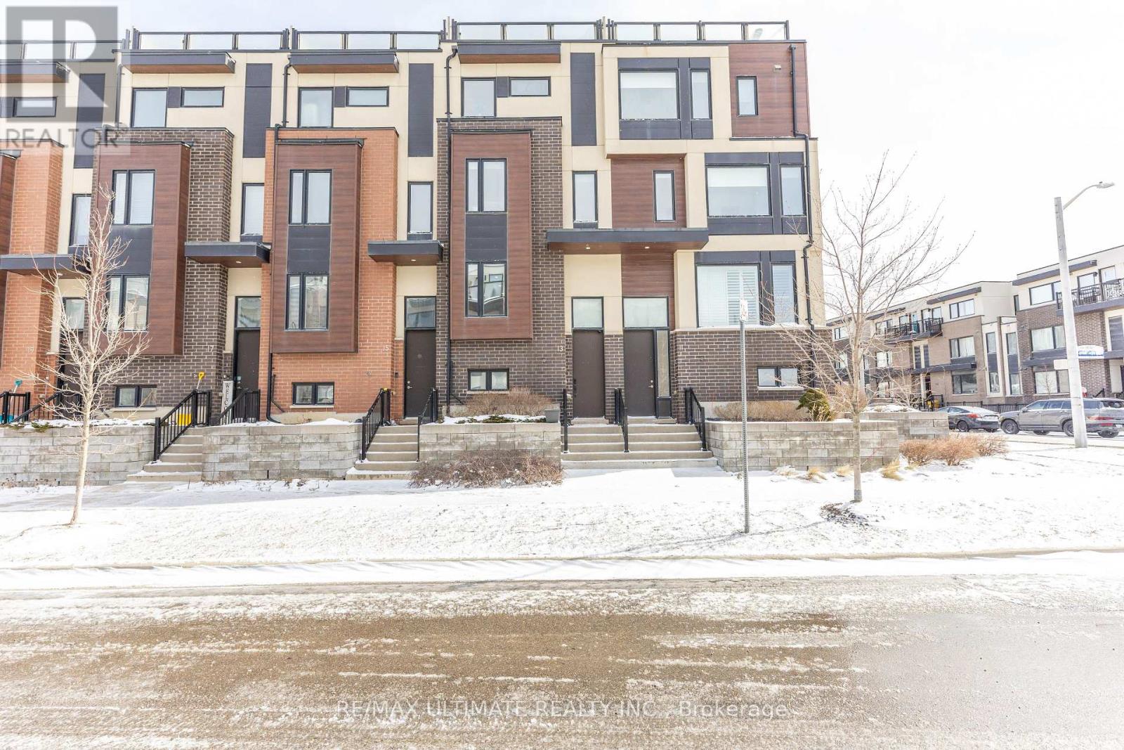 Townhouse at 13 CAROLINE CARPENTER GROVE, Toronto (Downsview-Roding-CFB)