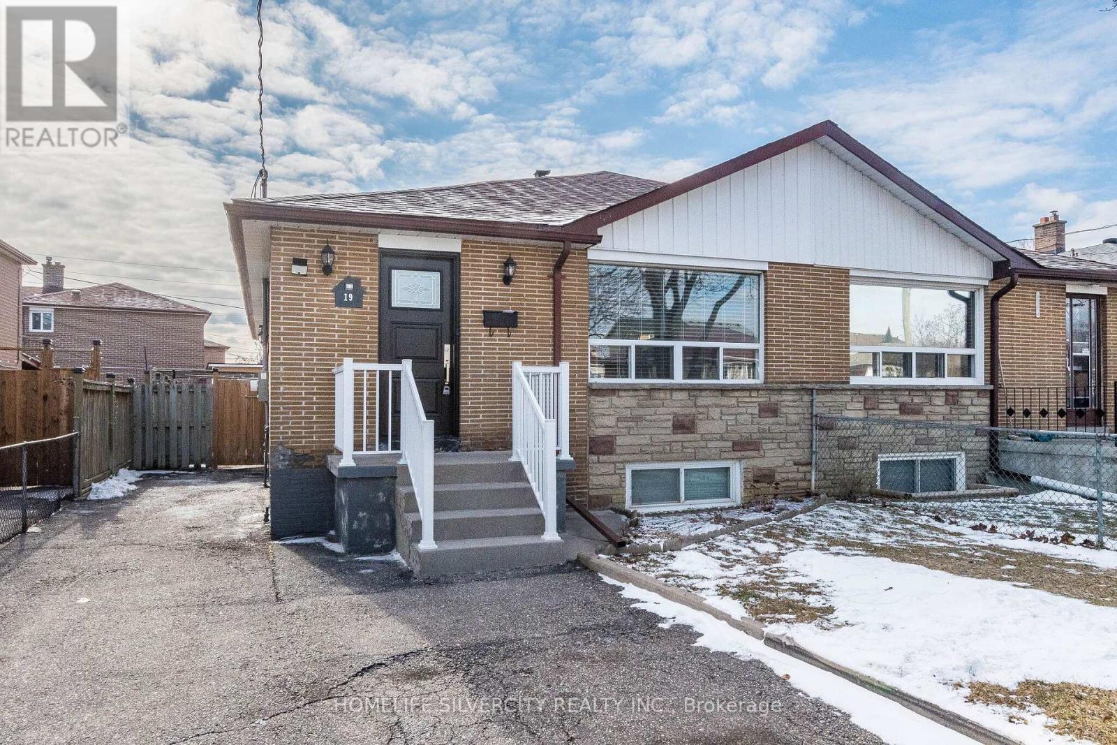 Semi-Detached/Link at 19 GARFIELD CRESCENT, Brampton (Brampton North)
