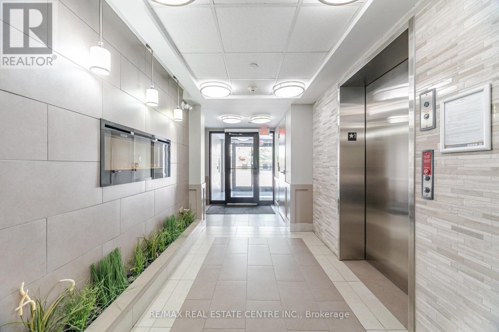 Apartment at 203 - 1005 NADALIN HEIGHTS, Milton