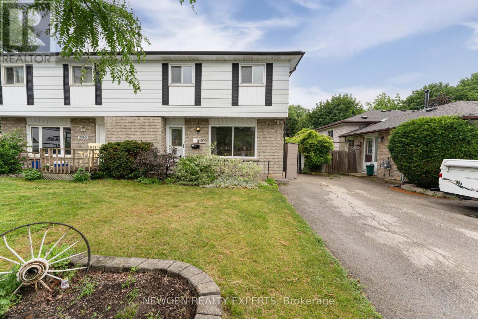 Semi-Detached/Link at 2458 MARTIN COURT, Burlington (Mountainside)