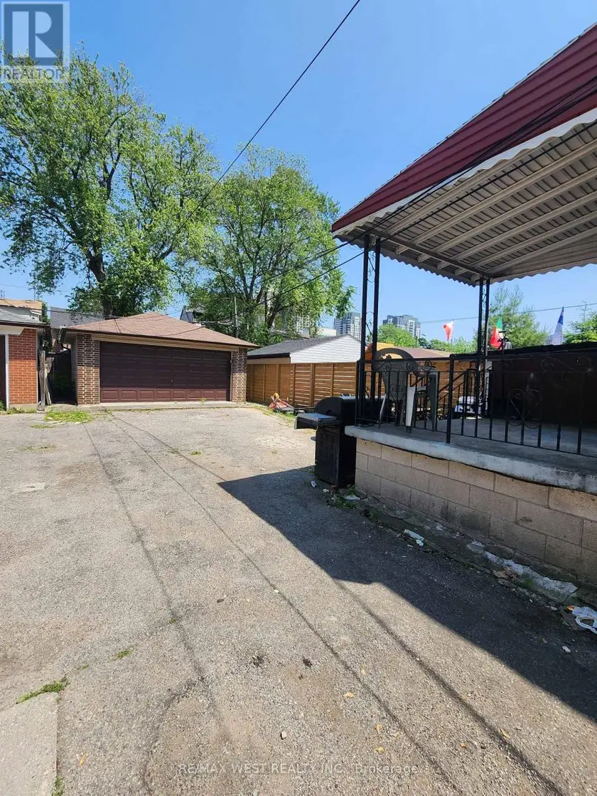 Semi-Detached/Link at 415 SYMINGTON AVENUE, Toronto