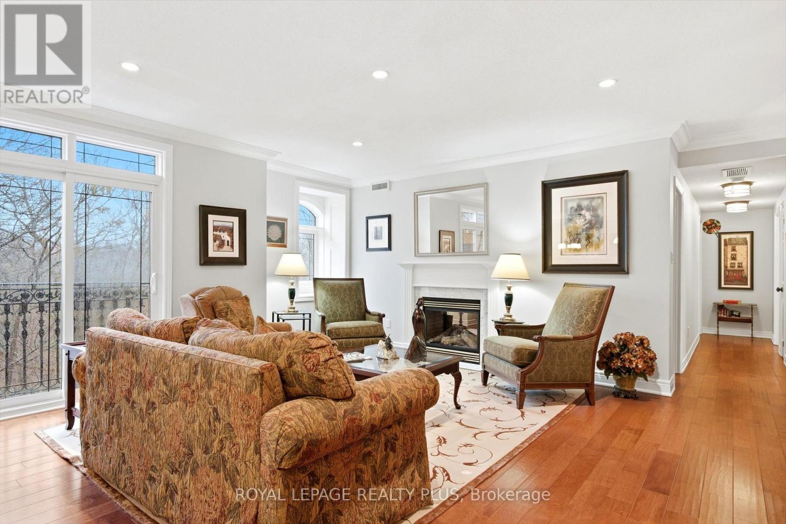Apartment at 305 - 390 UPPER MIDDLE ROAD E, Oakville