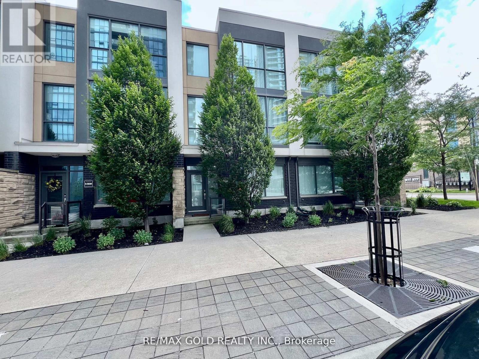 Townhouse at 5030 FOUR SPRINGS AVENUE, Mississauga (Hurontario)