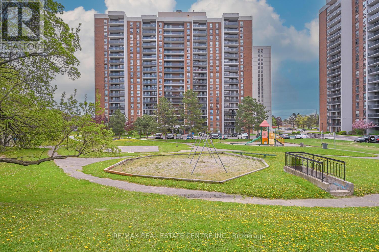 Apartment at 403 - 21 KNIGHTSBRIDGE ROAD, Brampton (Queen Street Corridor)