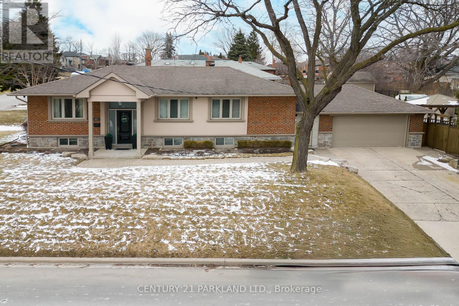 Detached at 45 DEEVALE ROAD, Toronto (Downsview-Roding-CFB)
