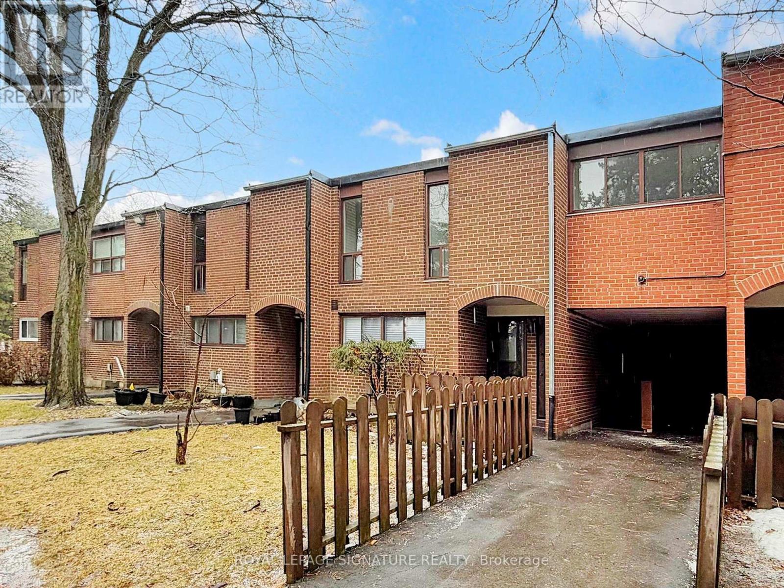 Townhouse at 4 - 374 DRIFTWOOD AVENUE, Toronto (Black Creek)