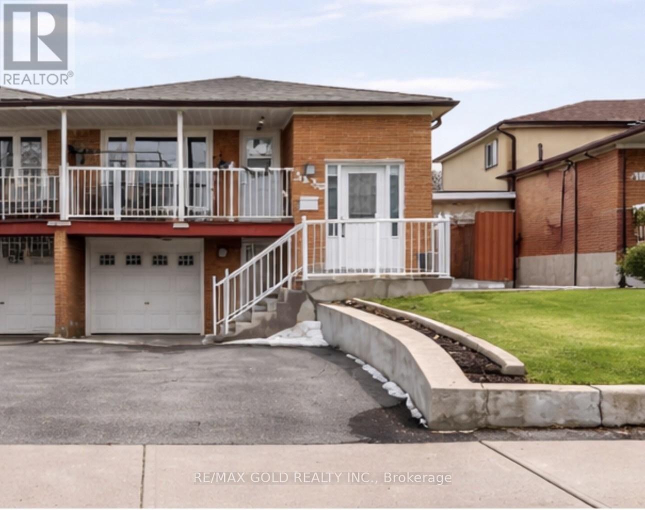 Semi-Detached/Link at 3430 CHIPLEY CRESCENT, Mississauga (Malton)