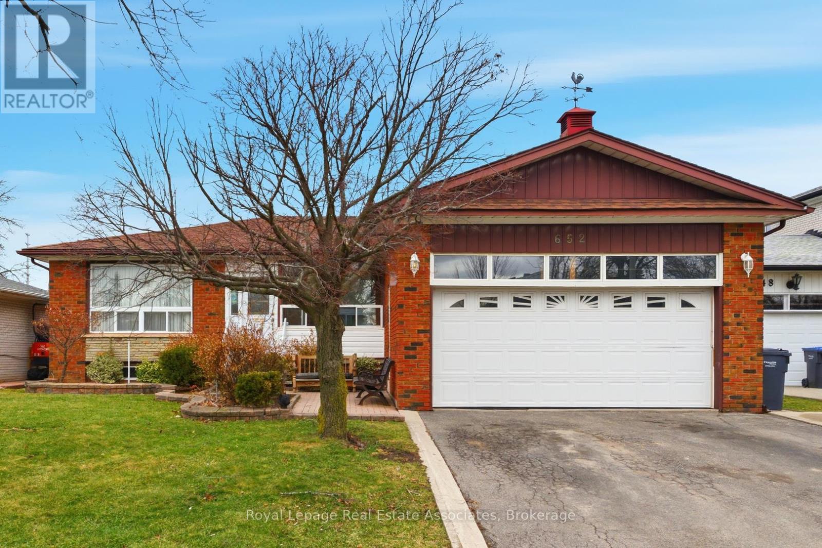 Detached at 652 EVERSLEY DRIVE, Mississauga (Mississauga Valleys)