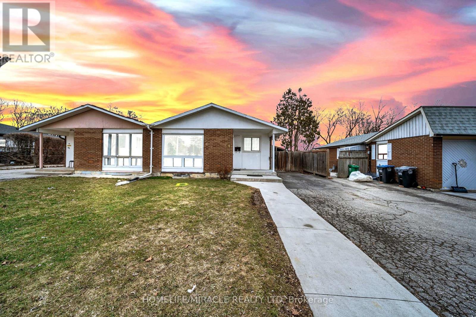 Semi-Detached/Link at 64 DRAKE BOULEVARD, Brampton (Southgate)