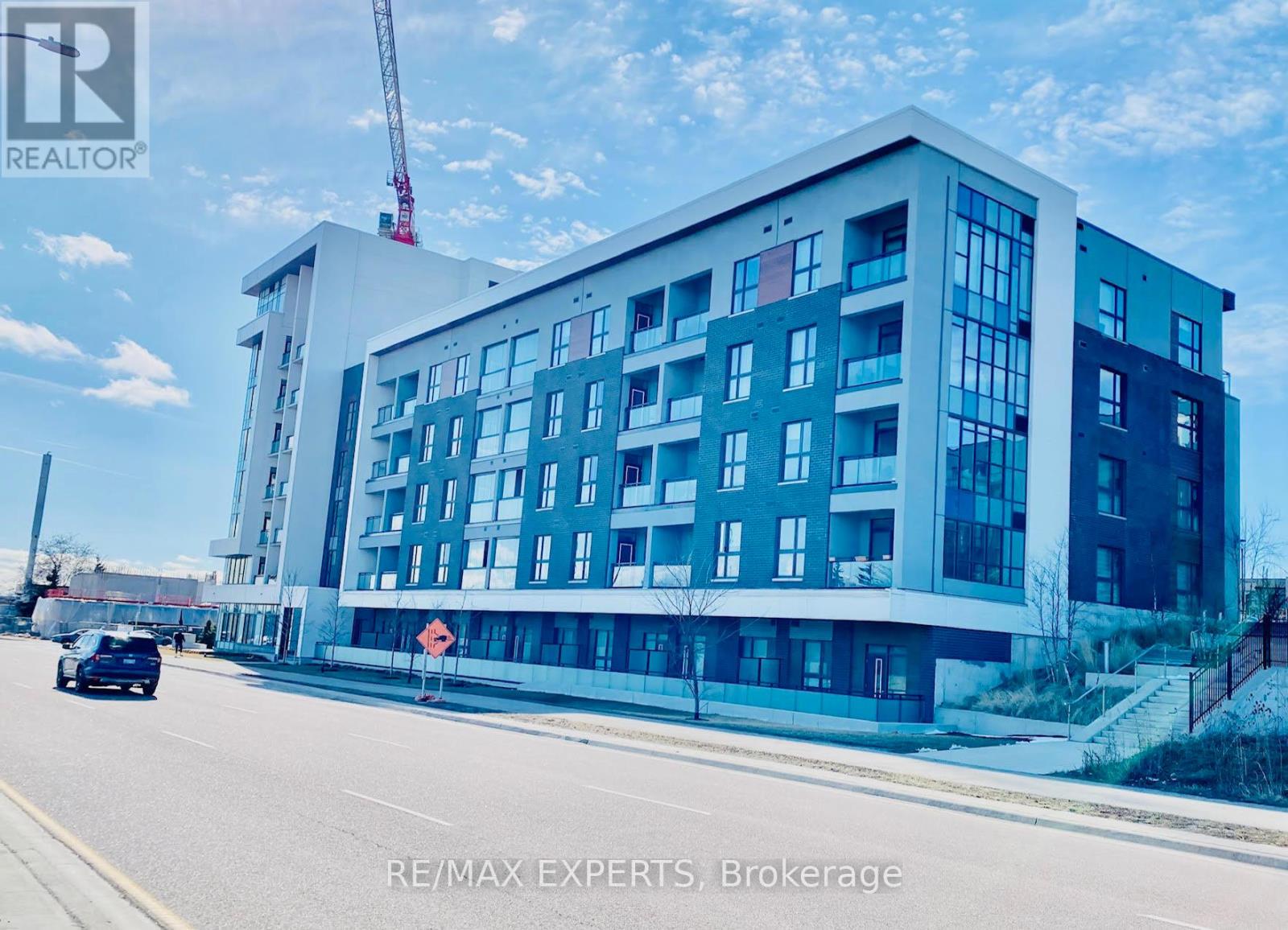 Apartment at 206 - 95 DUNDAS STREET W, Oakville (GO Glenorchy)