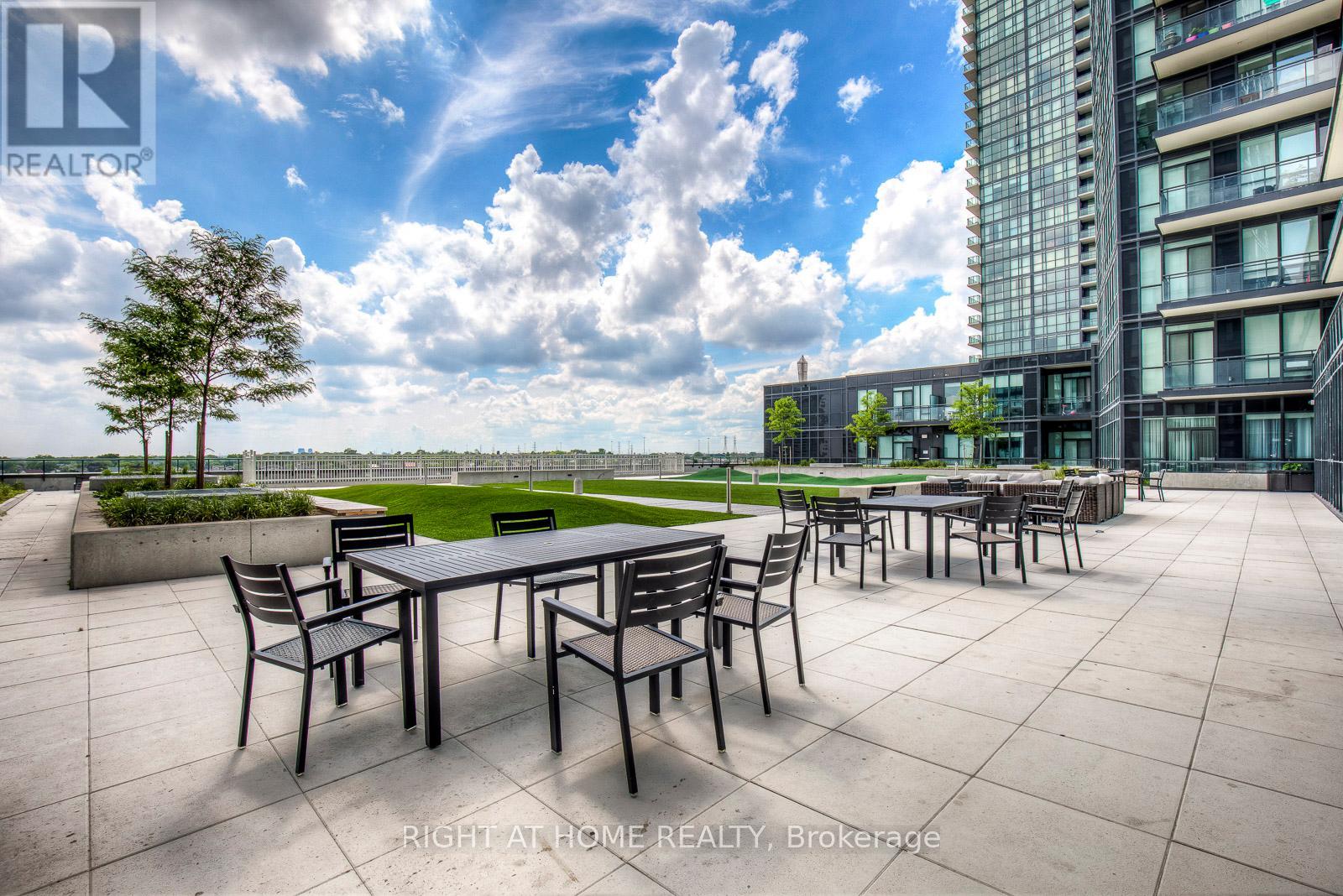 Apartment at 3911 - 4011 BRICKSTONE MEWS, Mississauga
