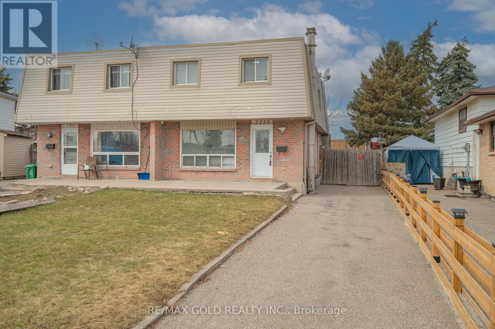 Semi-Detached/Link at 7755 PRIORY CRESCENT, Mississauga (Malton)