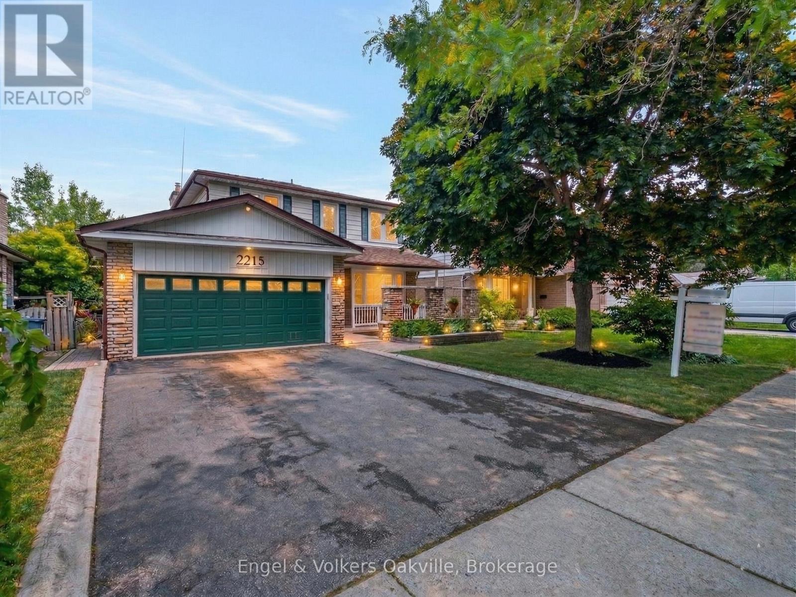 Detached at 2215 SPRINGFIELD COURT, Mississauga (Sheridan)