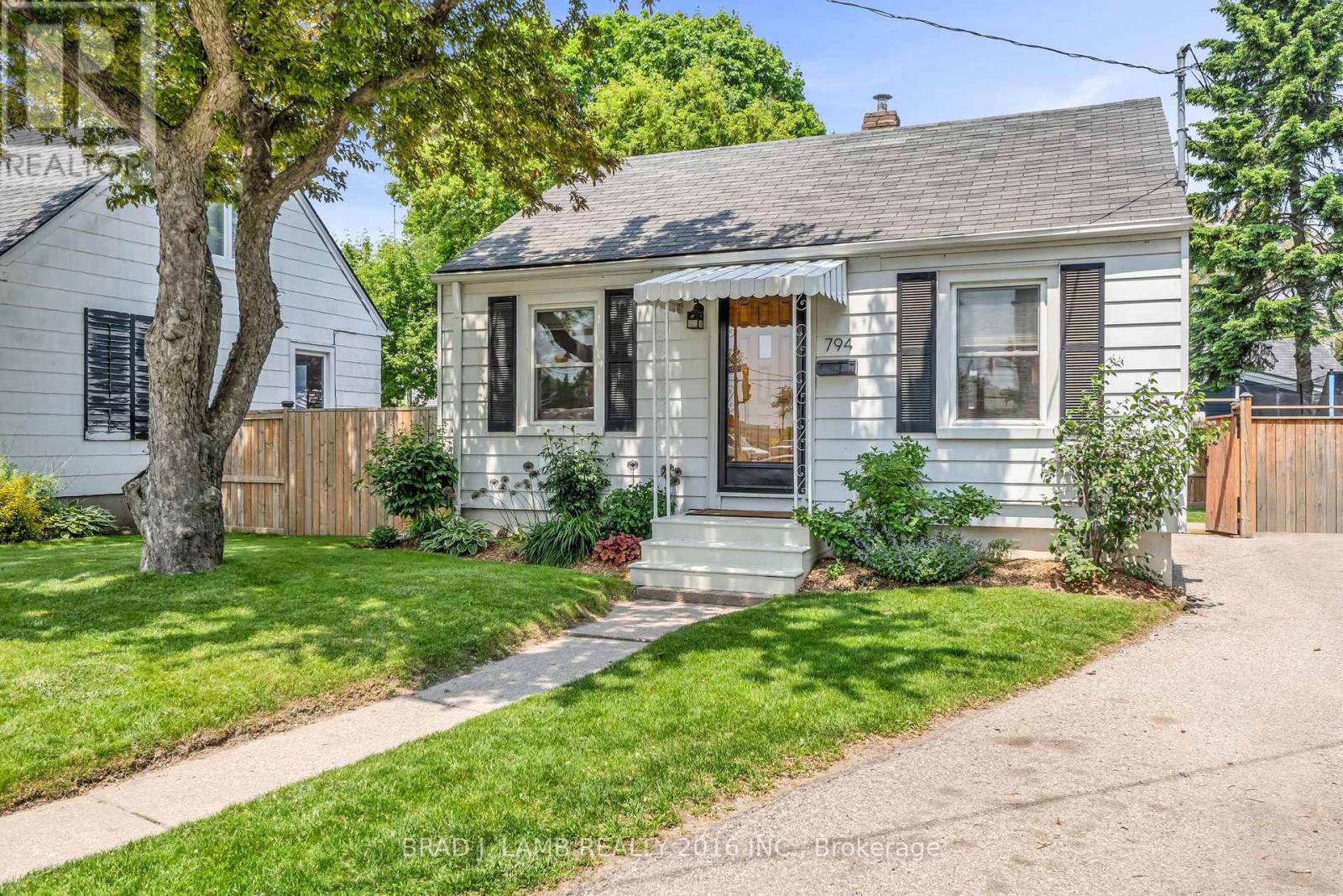 Detached at 794 THE QUEENSWAY, Toronto (Stonegate-Queensway)
