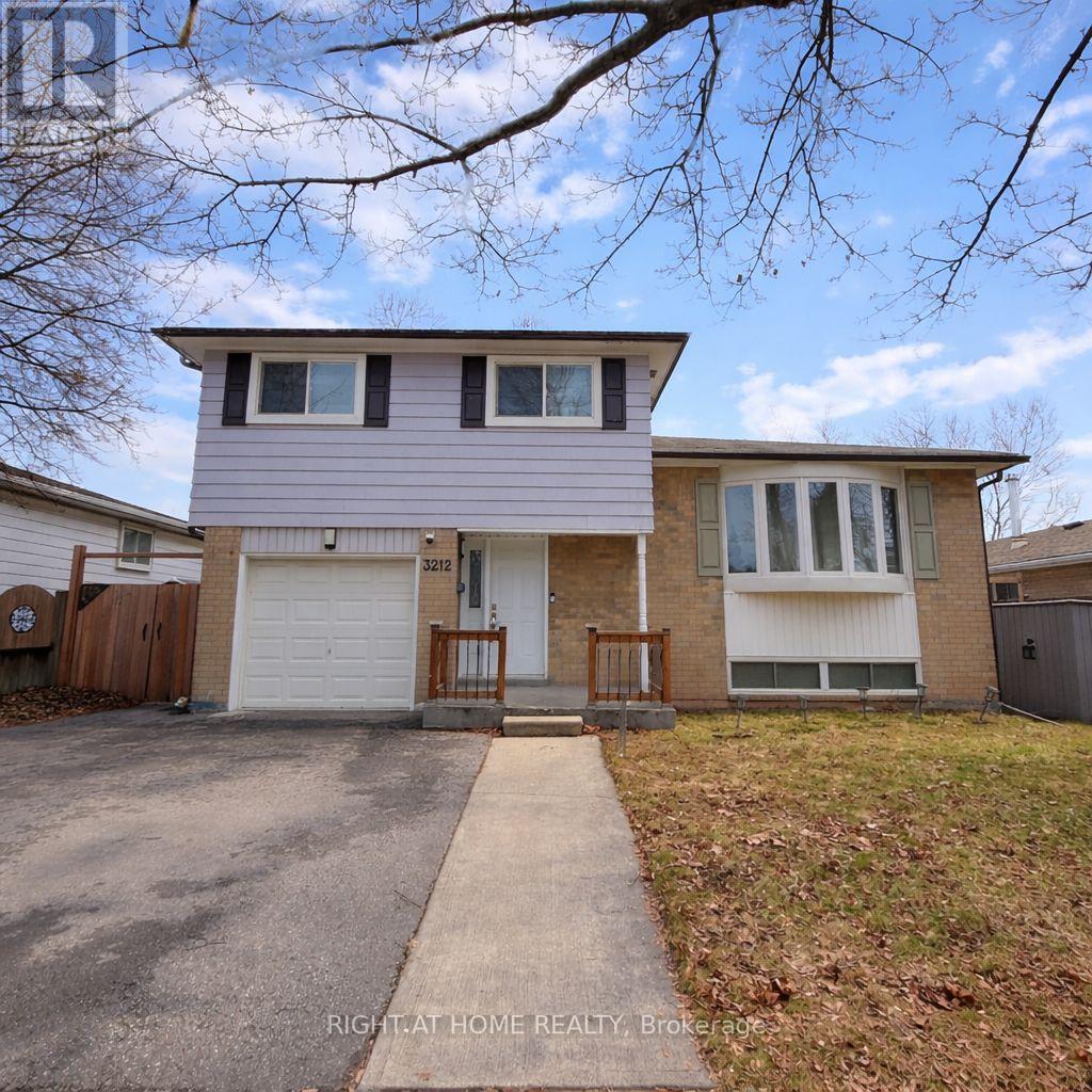 Detached at 3212 PALMER DRIVE, Burlington (Palmer)