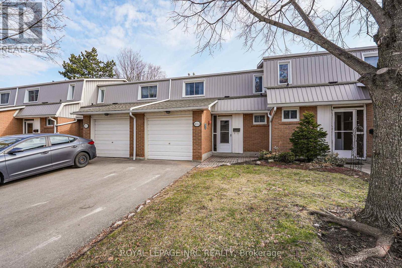 Townhouse at 4 - 453 WOODVIEW ROAD, Burlington (Roseland)