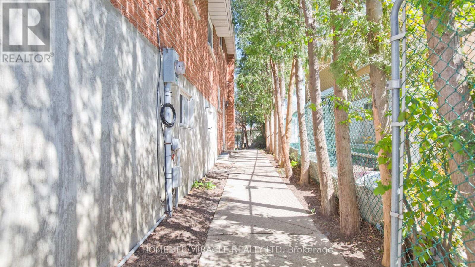 Semi-Detached/Link at 38 MEDICI PLACE, Brampton