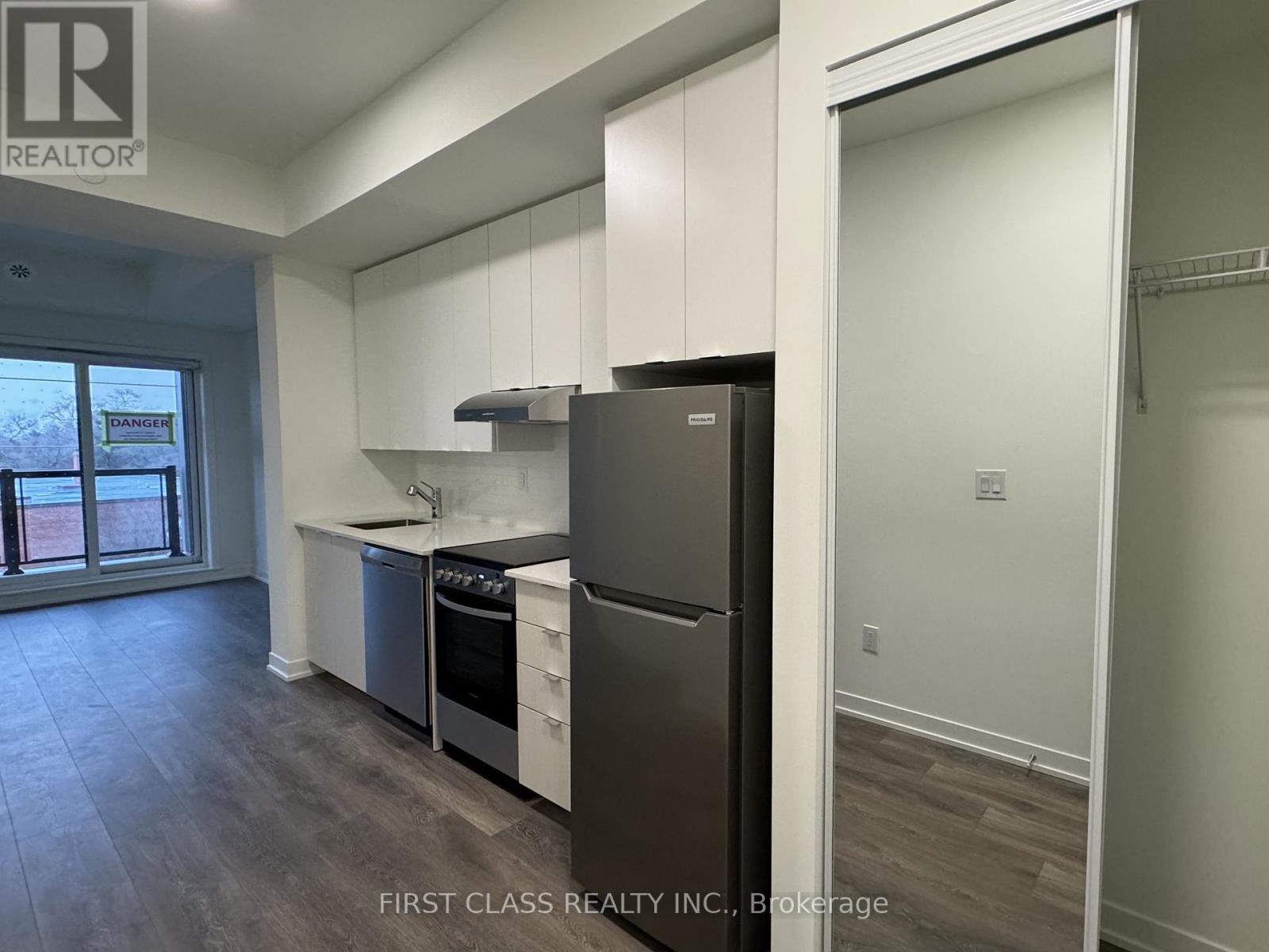 Apartment at 301 - 165 CANON JACKSON DRIVE, Toronto (Beechborough-Greenbrook)