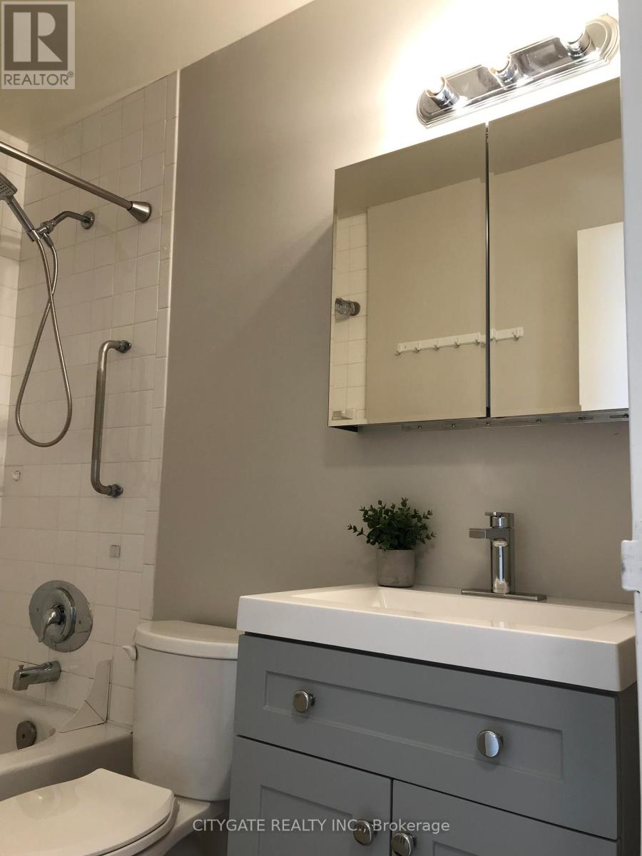 Apartment at PH10 - 1100 CAVEN STREET, Mississauga