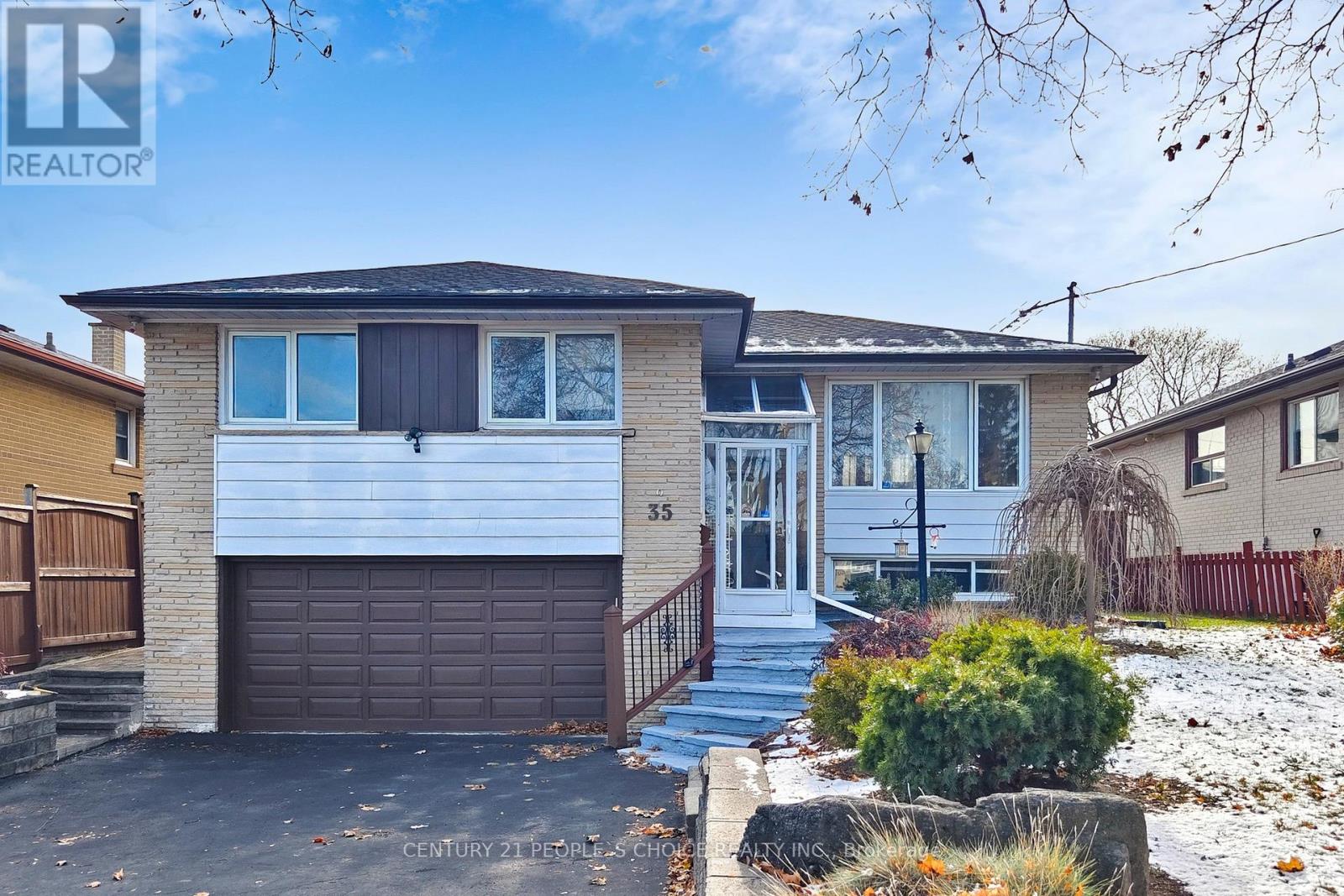Detached at 35 WESTHUMBER BOULEVARD, Toronto (West Humber-Clairville)