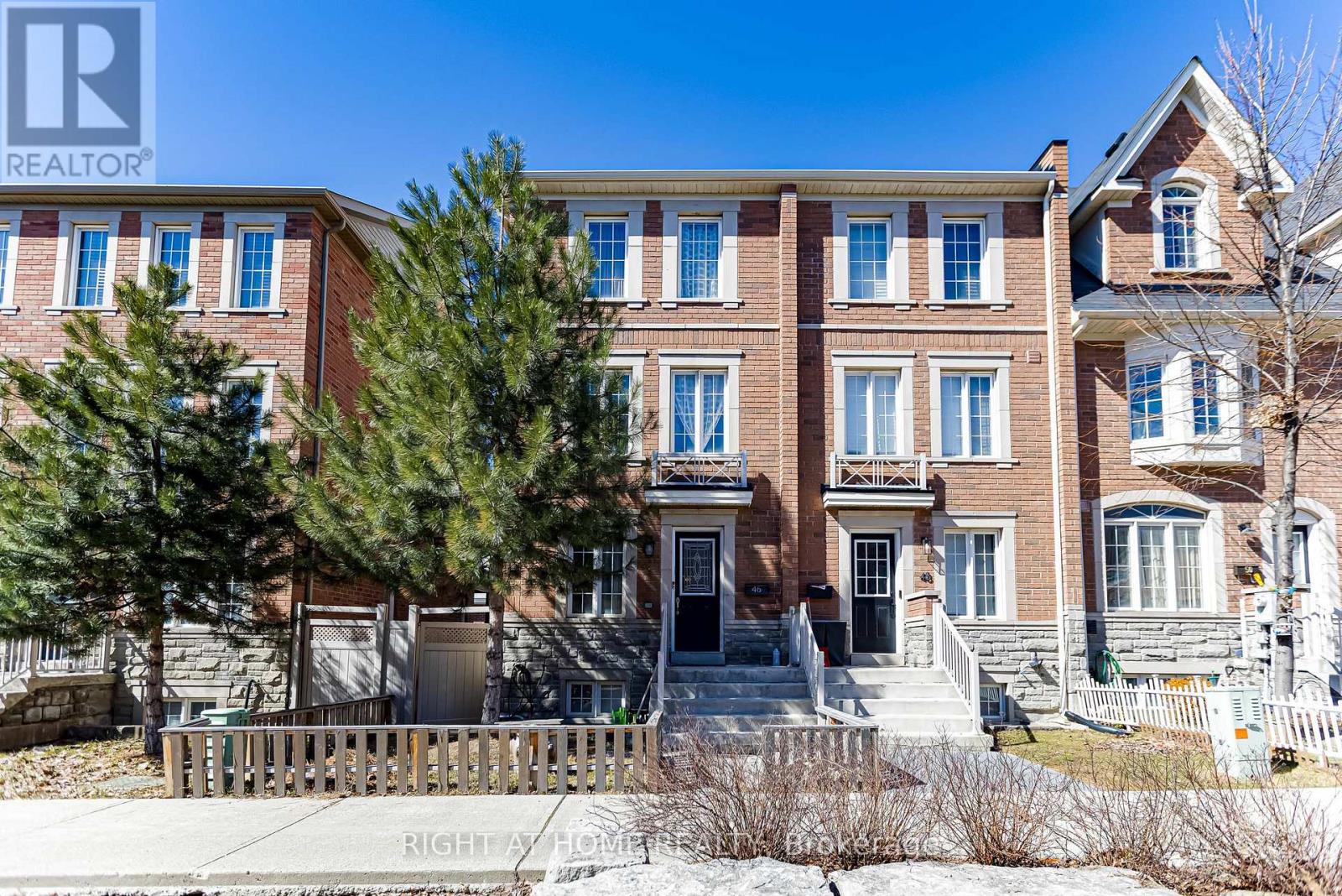 Townhouse at 46 ODOARDO DI SANTO CIRCLE, Toronto (Downsview-Roding-CFB)