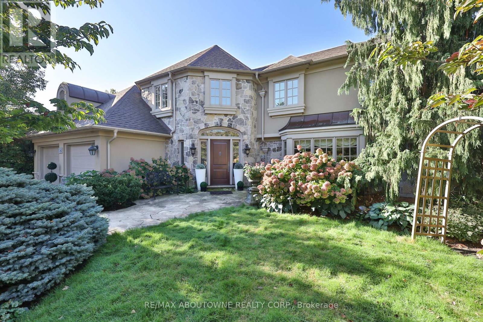 Detached at 342 POMONA AVENUE, Burlington (Roseland)