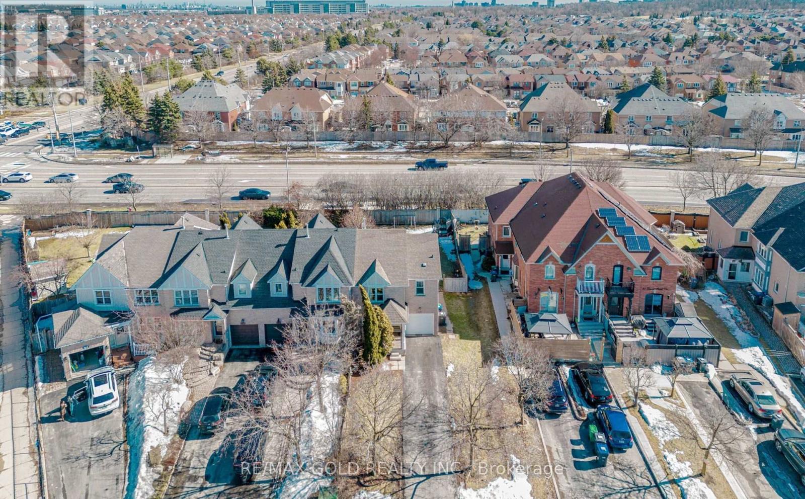 Townhouse at 55 DESERT SAND DRIVE, Brampton (Sandringham-Wellington)