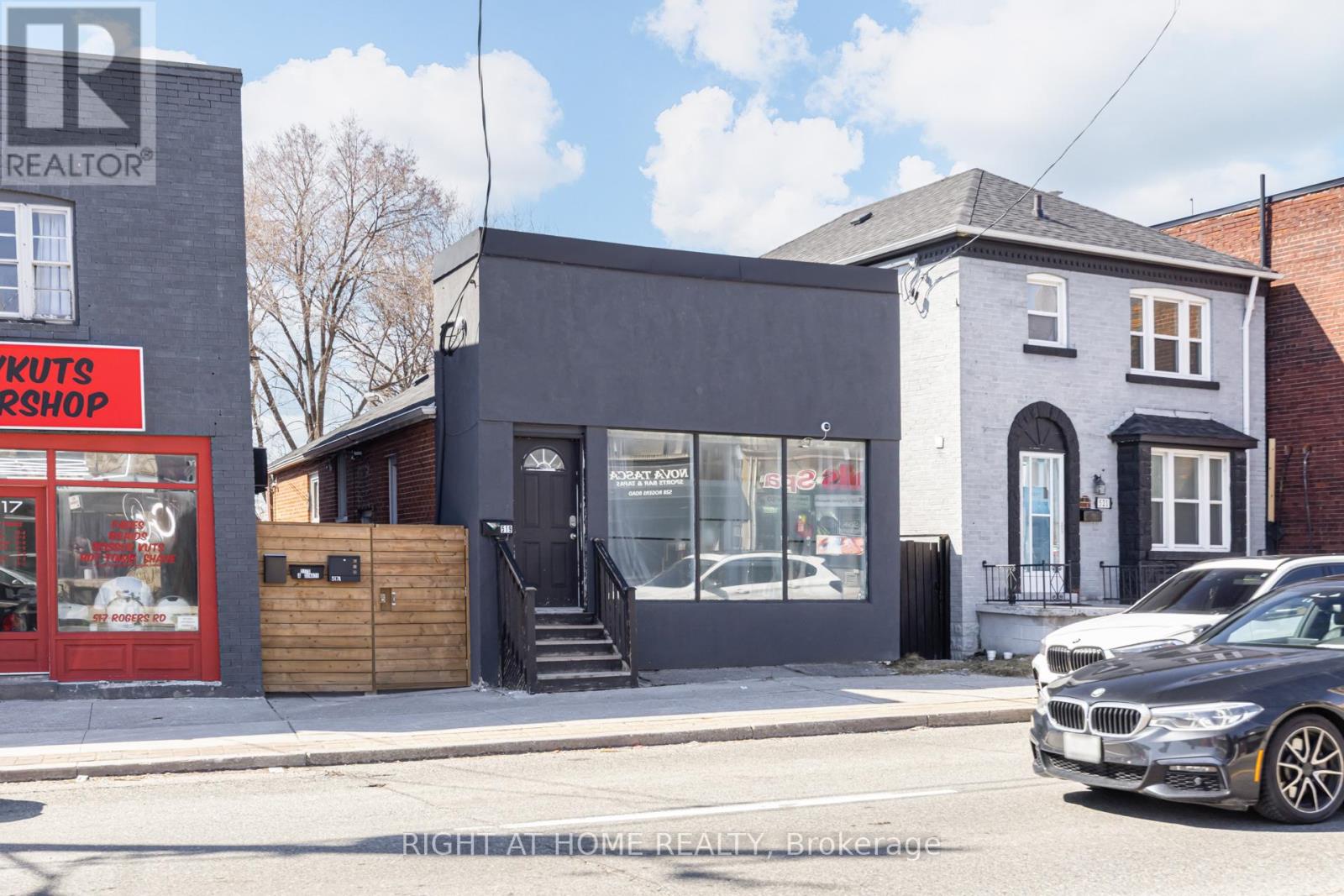 Multiplex at 519 ROGERS ROAD, Toronto (Keelesdale-Eglinton West)