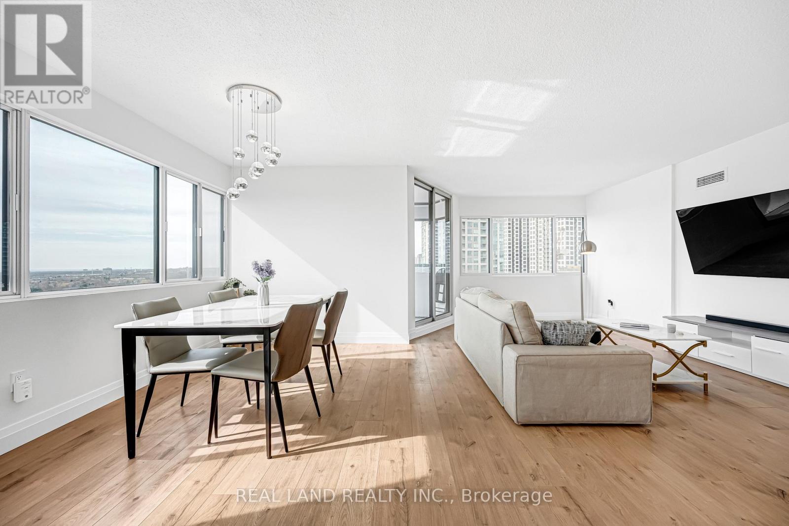 Apartment at 1901 - 50 ELM DRIVE E, Mississauga