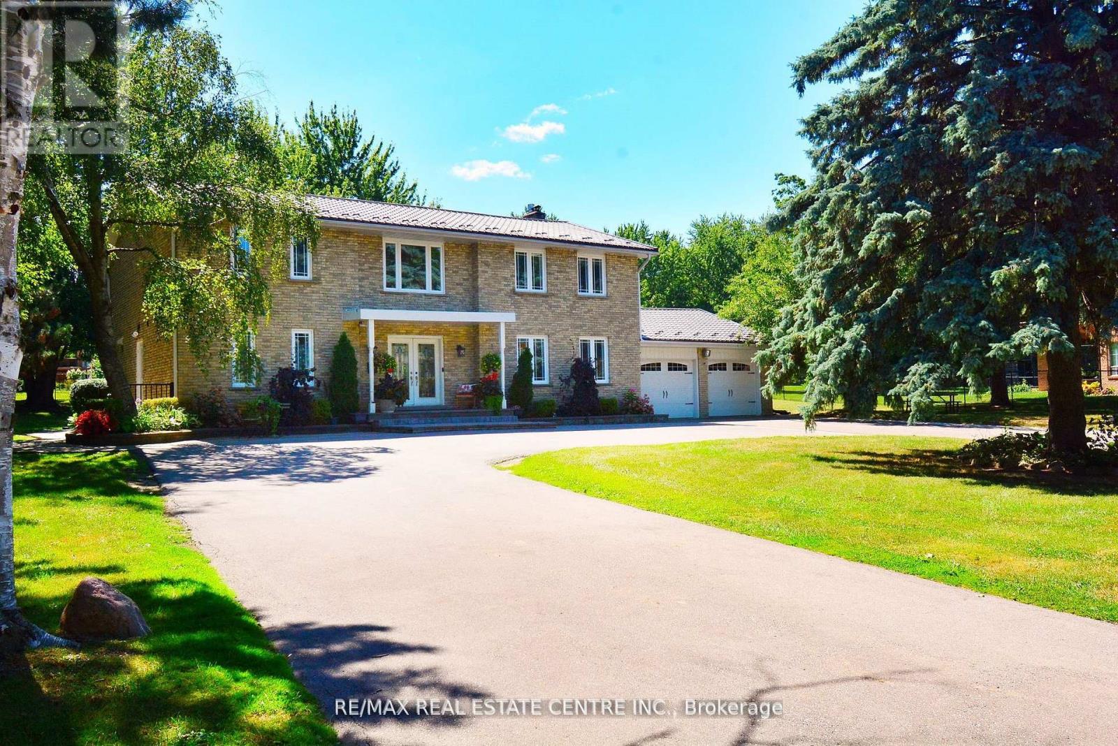 Detached at 17 CRESCENT HILL DRIVE S, Brampton (Central Park)