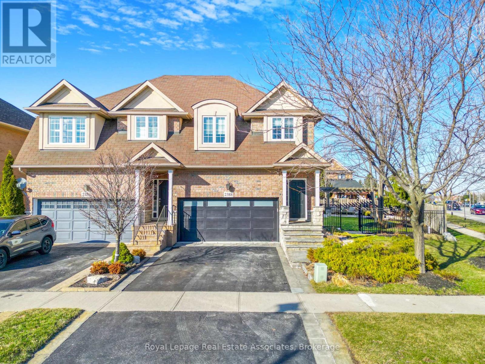 Semi-Detached/Link at 2388 STONE GLEN CRESCENT, Oakville (WM Westmount)