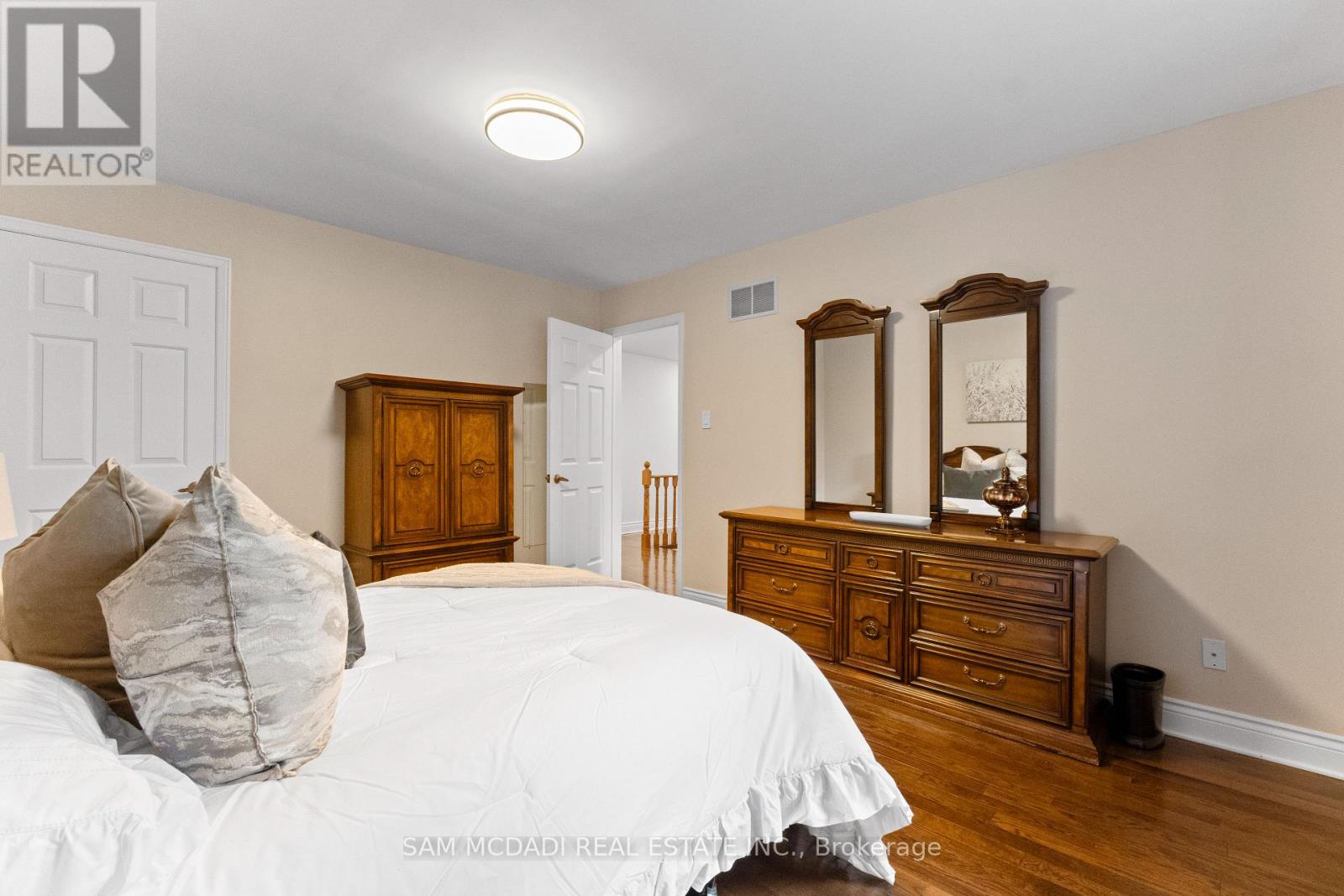 Detached at 1653 SHERWOOD FORREST CIRCLE, Mississauga
