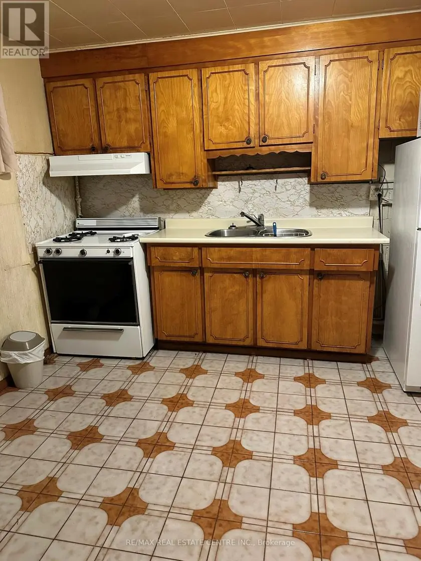 Semi-Detached/Link at 82 SHARPECROFT BOULEVARD, Toronto
