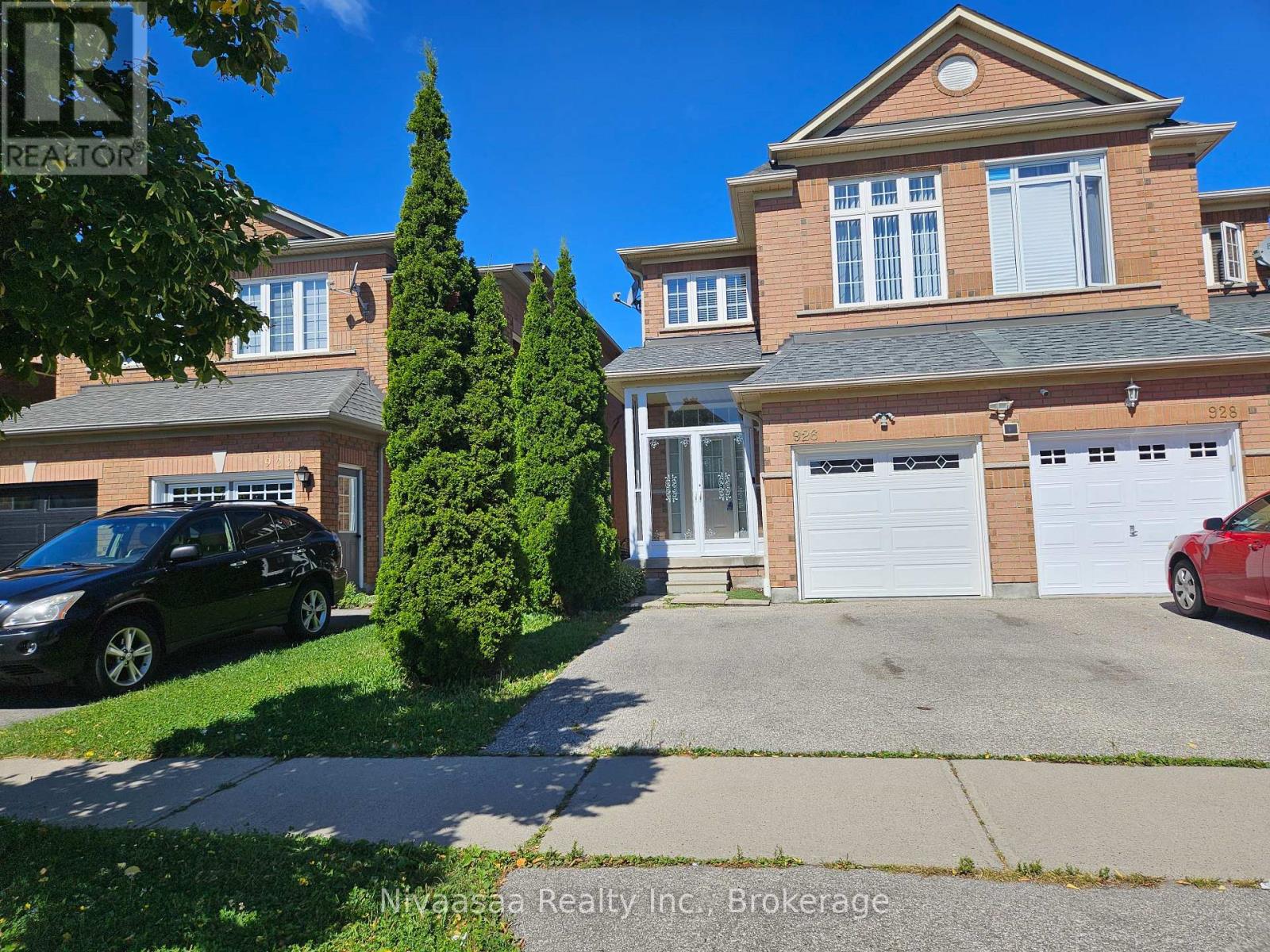 Semi-Detached/Link at 926 LEDBURY CRESCENT, Mississauga (East Credit)