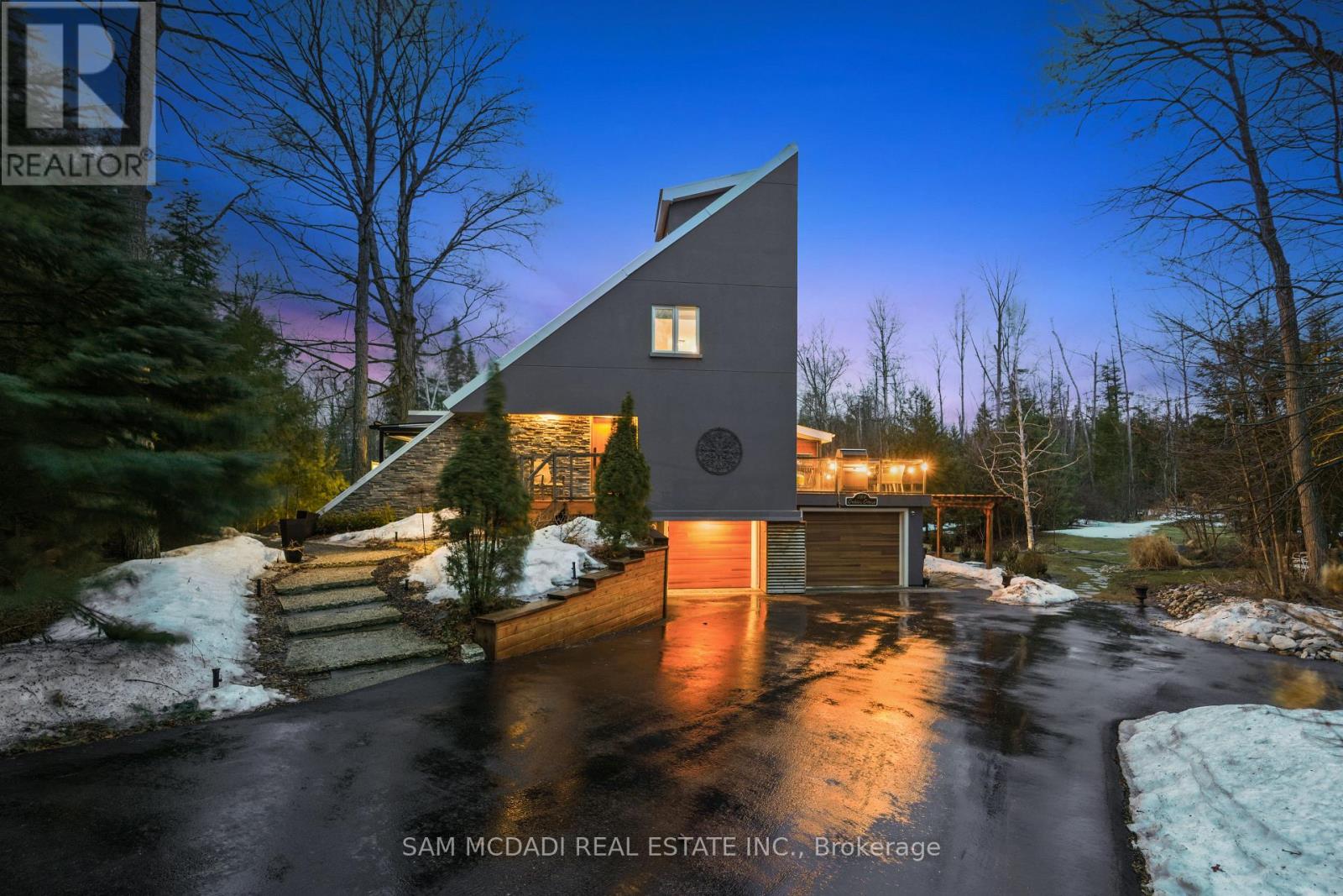 Detached at 2814 FORKS OF THE CREDIT ROAD, Caledon