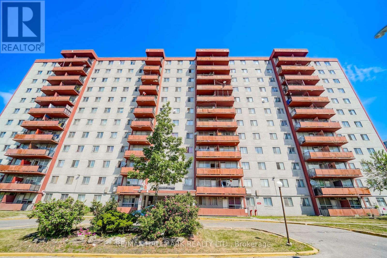 Apartment at 411 - 50 LOTHERTON PATHWAY, Toronto (Yorkdale-Glen Park)