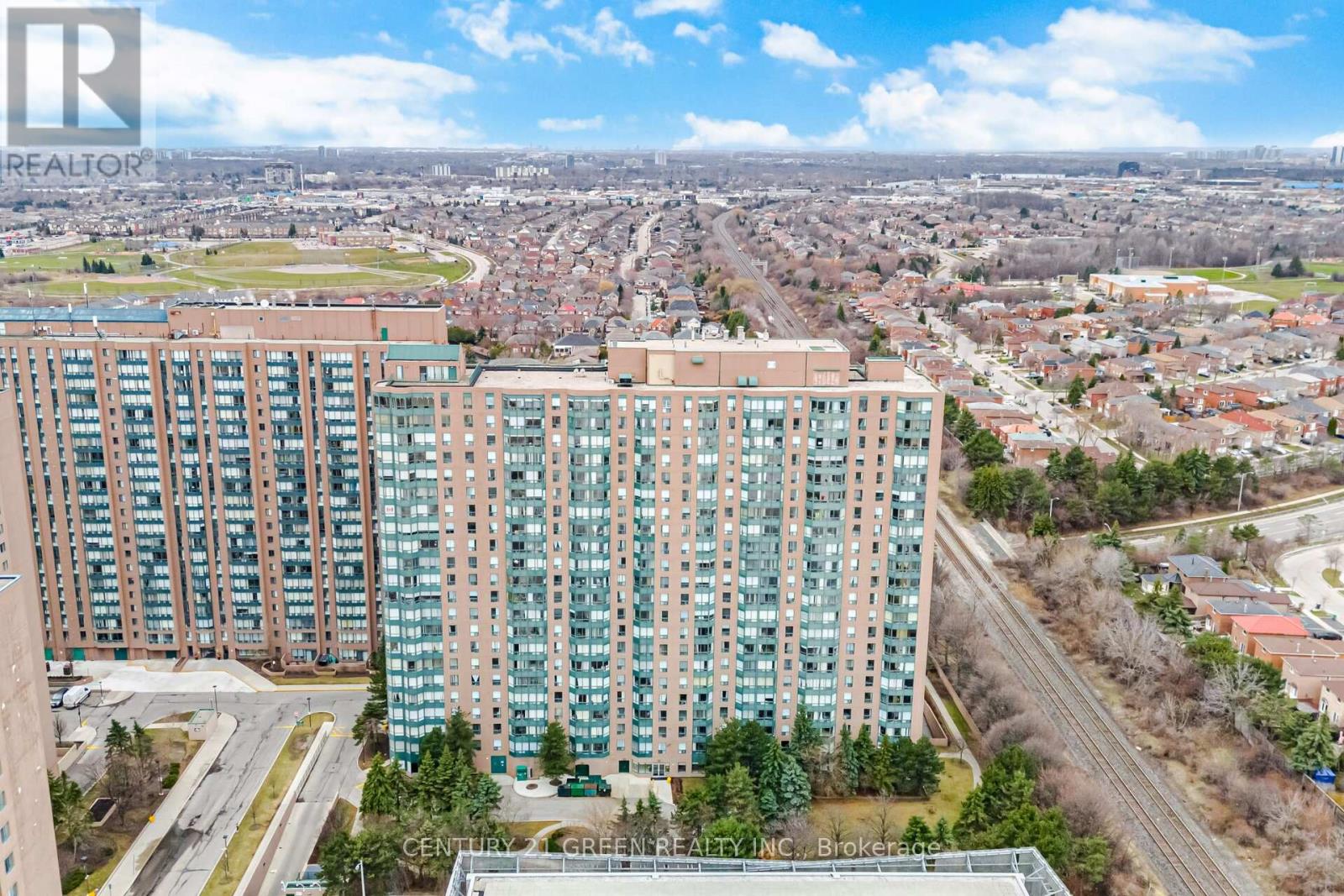 Apartment at 203 - 135 HILLCREST AVENUE, Mississauga (Cooksville)