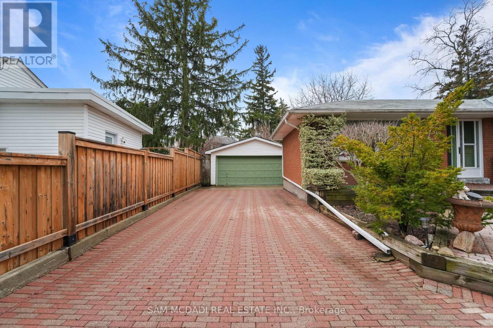 Detached at 2470 MEADOWOOD CRESCENT, Oakville (BR Bronte)