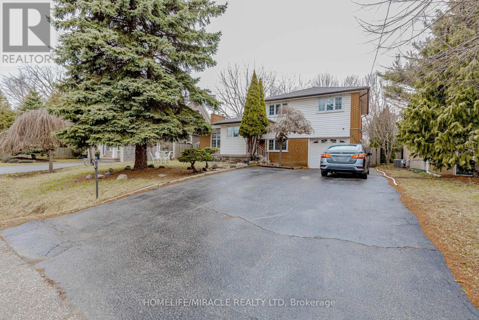 Detached at 2463 APPLEWOOD DRIVE, Oakville (BR Bronte)