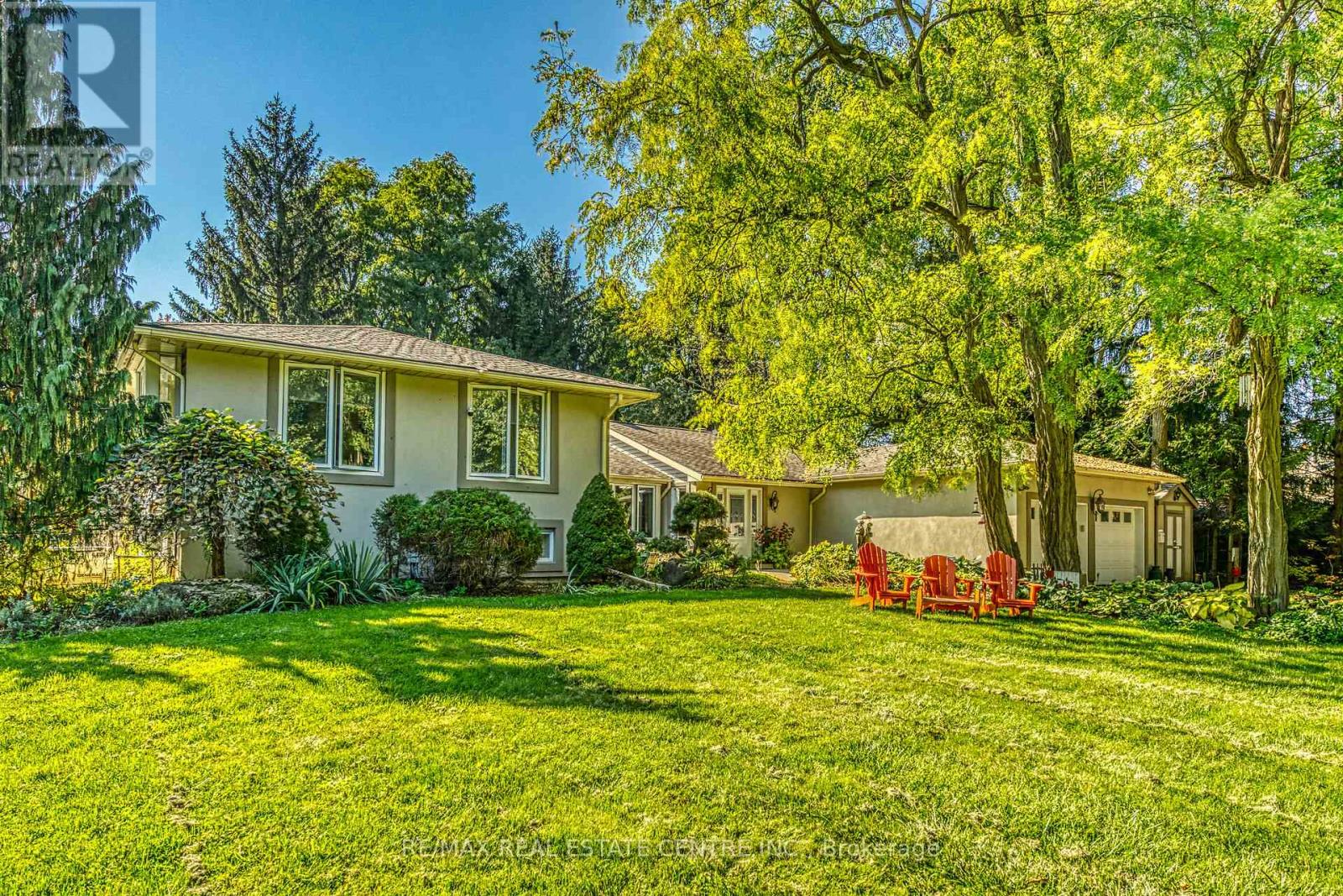 Detached at 5590 BLIND LINE, Burlington