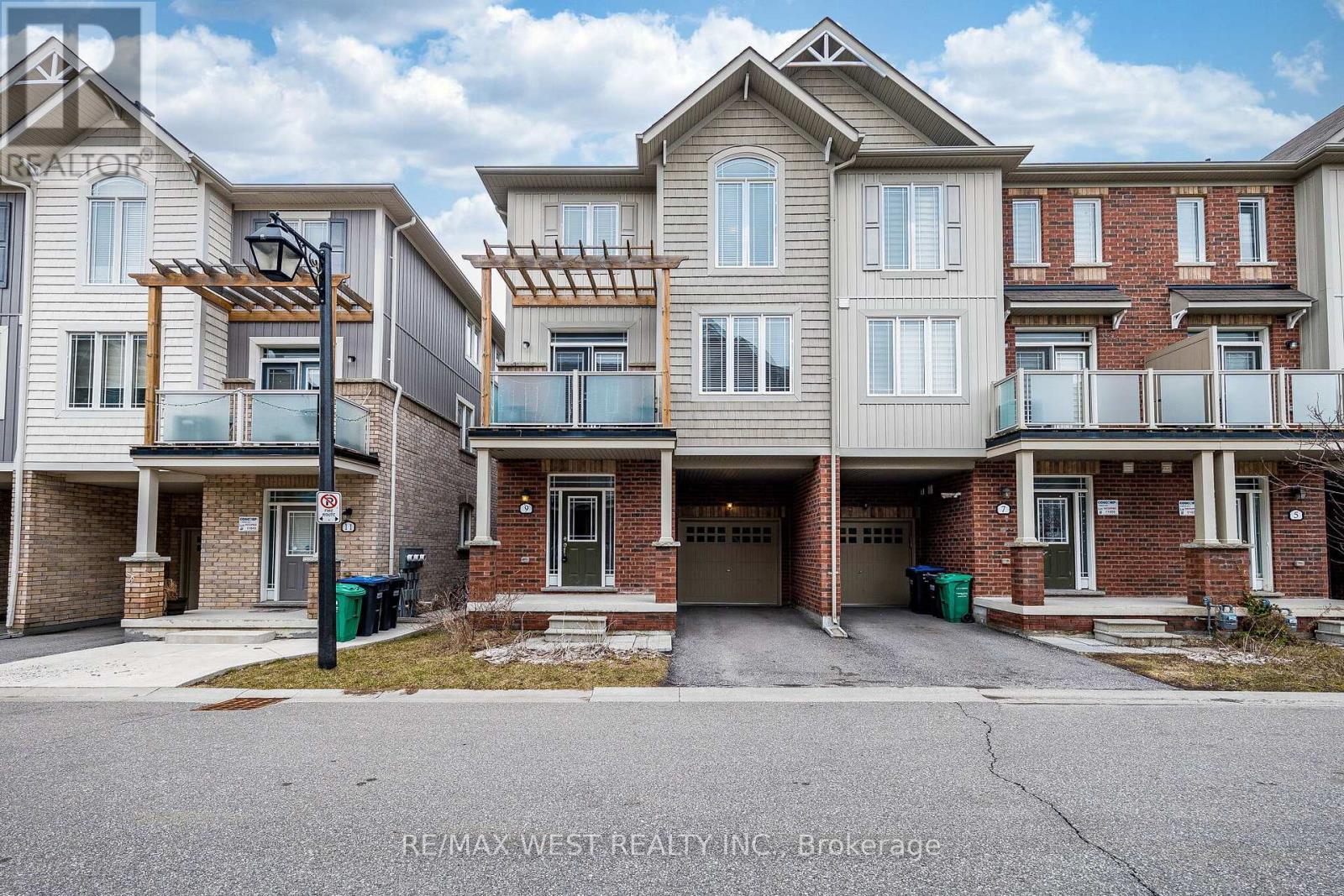 Townhouse at 9 MELBRIT LANE, Caledon