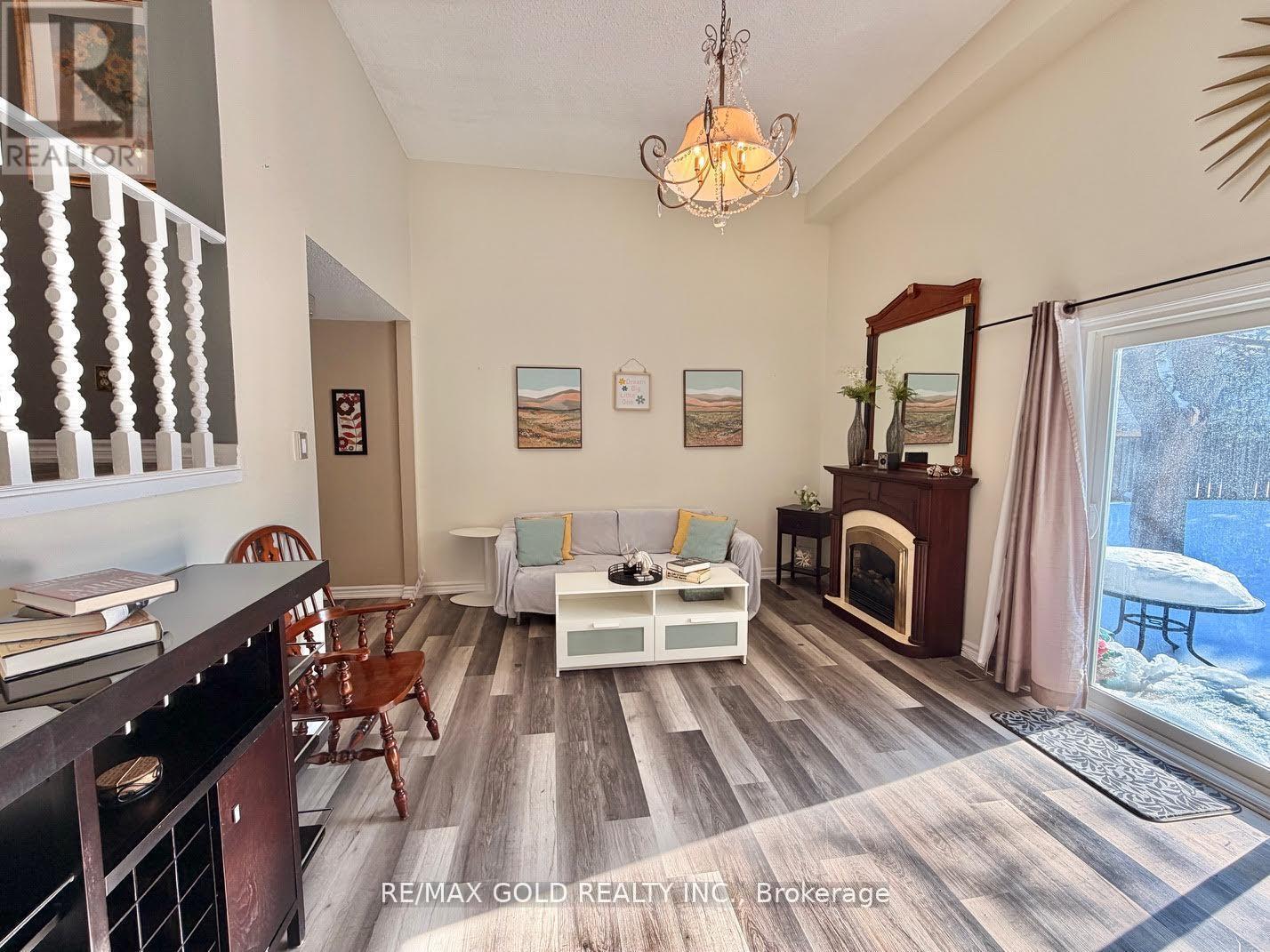 Townhouse at 26 - 7707 DARCEL AVENUE, Mississauga (Malton)