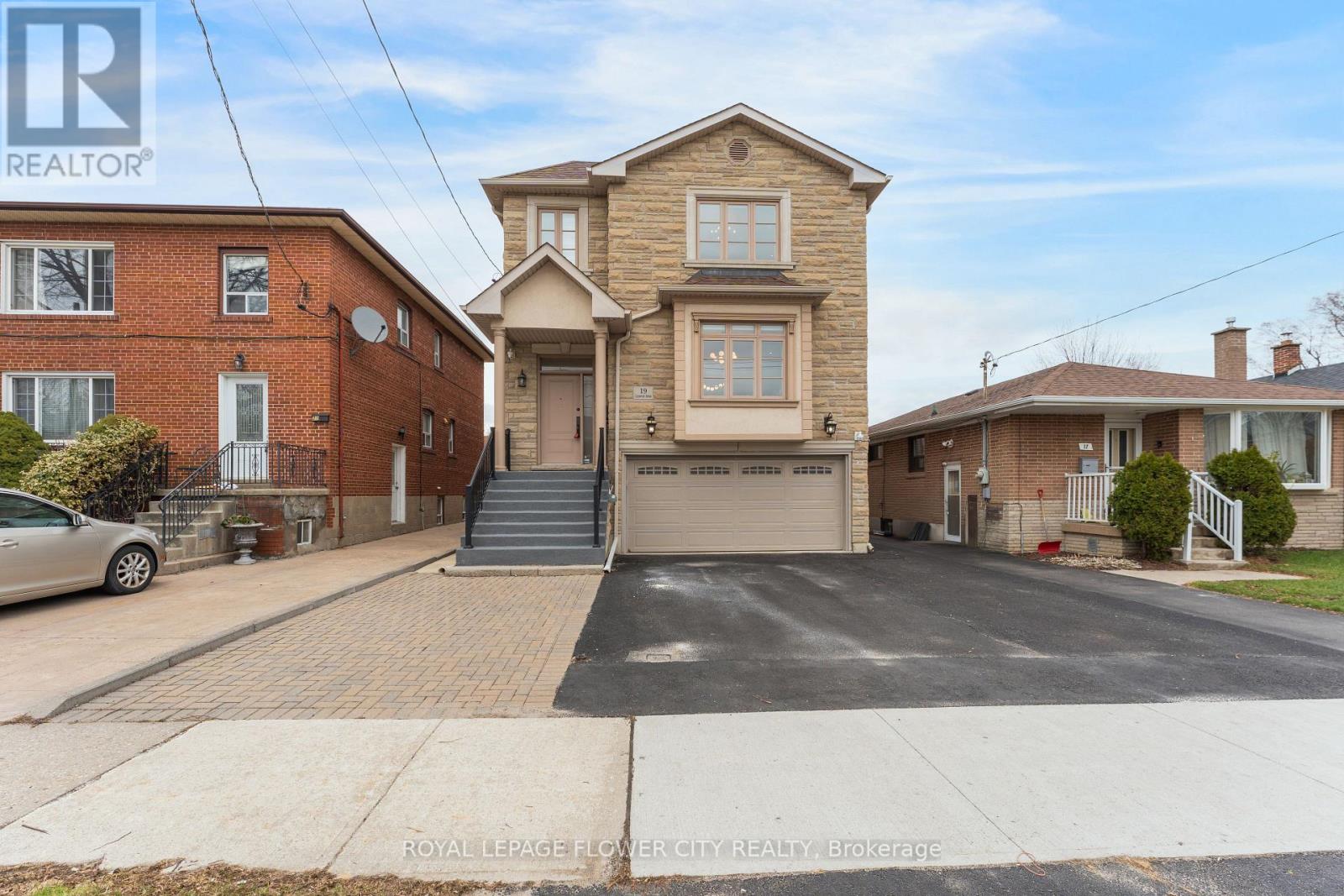 Detached at 19 CONNORVALE AVENUE, Toronto (Alderwood)