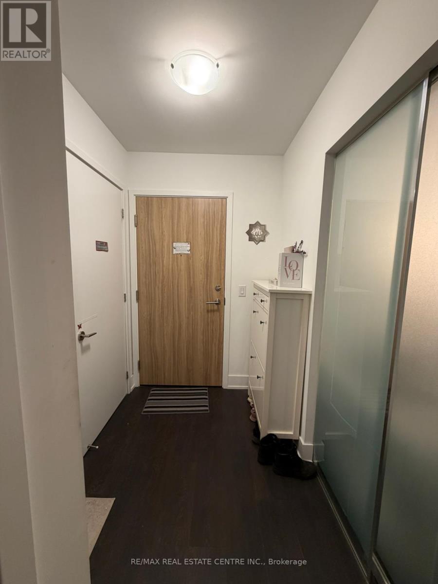 Apartment at 723 - 3100 KEELE STREET, Toronto (Downsview-Roding-CFB)