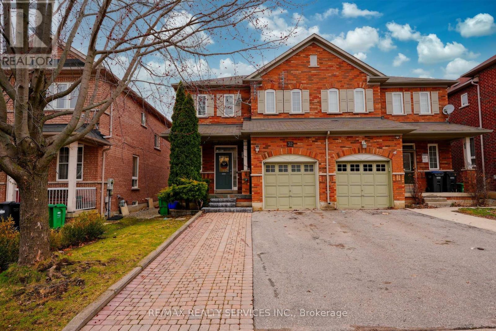 Semi-Detached/Link at 32 ASHDALE ROAD, Brampton (Bram West)